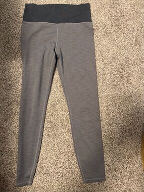 Vuori leggings. No tag. Size XS (waist is 26”, length is 34”) EUC.